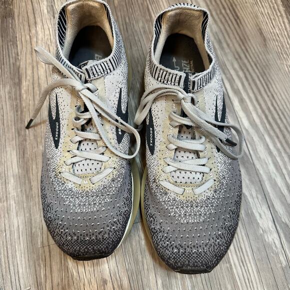 Brooks Womens Levitate 2 Gray Black Running Shoes Sneakers Size 9‎ M 1202791B060 - Picture 10 of 10